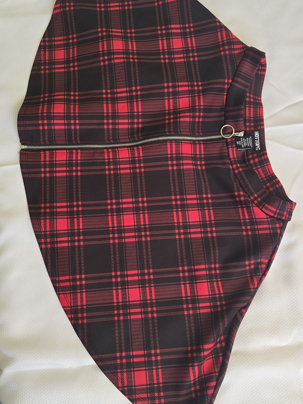 Hot Topic Black and Red Plaid Zip Skirt with Ring Pull Sz M